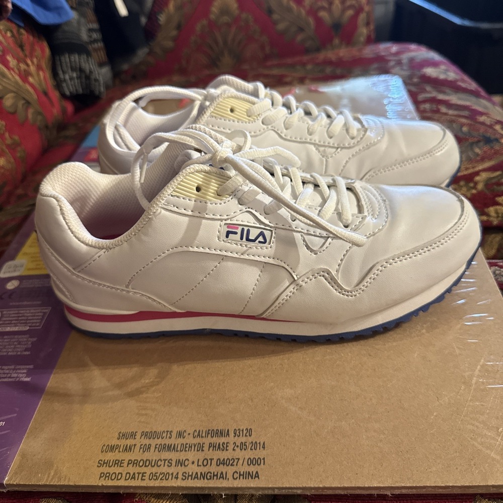 FILA Womens  Retro Walking Shoes White Red Blue Size 8.5